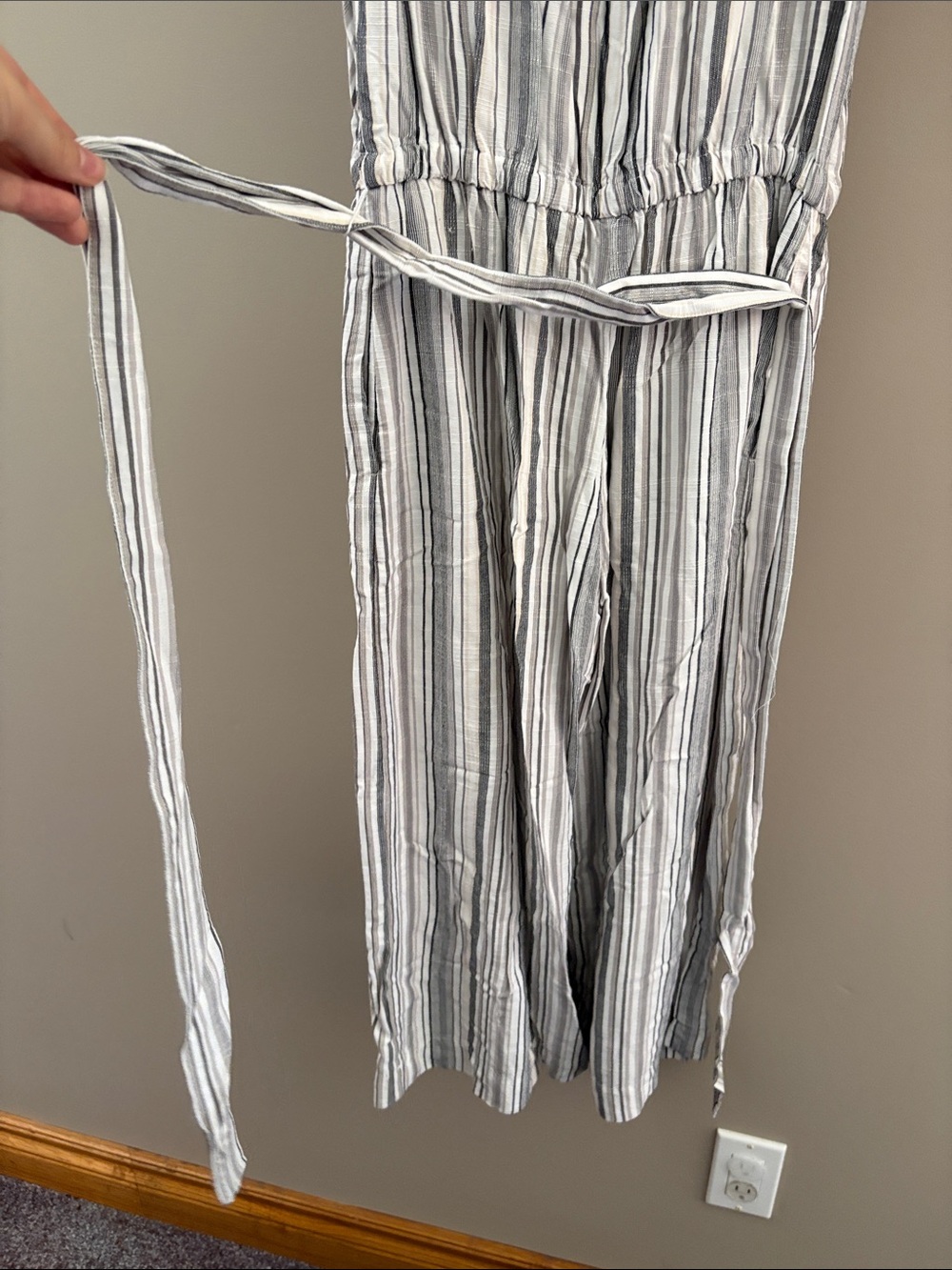 Striped Sleeveless V-Neck Jumpsuit - Gray & White - Picture 10 of 11